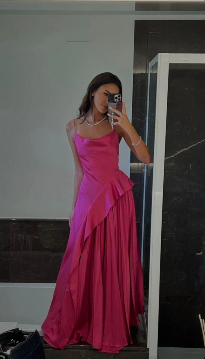 Vestido formal rosa con tirantes finos, sencillo, elegante, largo, irregular, para noche o fiesta.